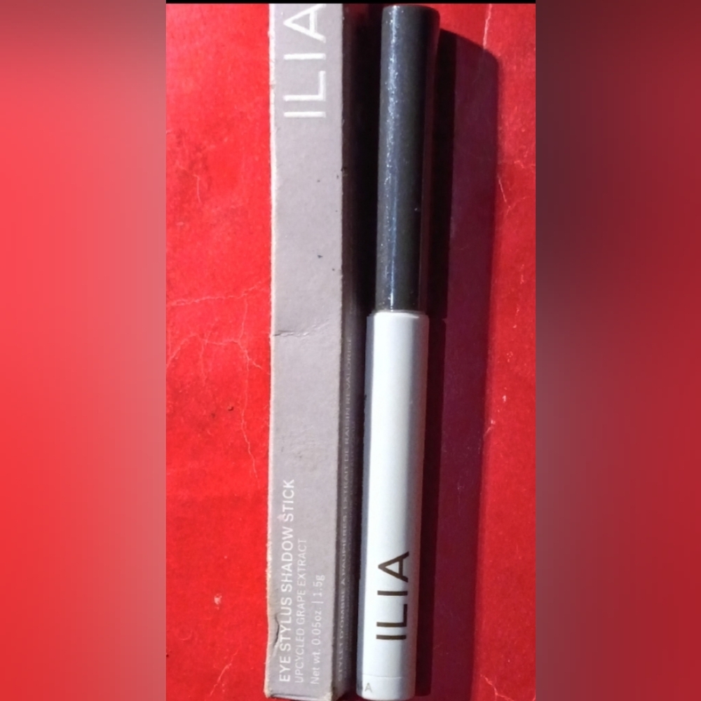 ILIA Eye Stylus Shadow Stick - Long-Lasting Cream Eyeshadow "OSCURO"